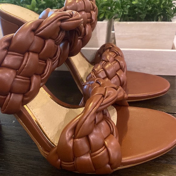 Brand new never worn shoes - Picture 3 of 5